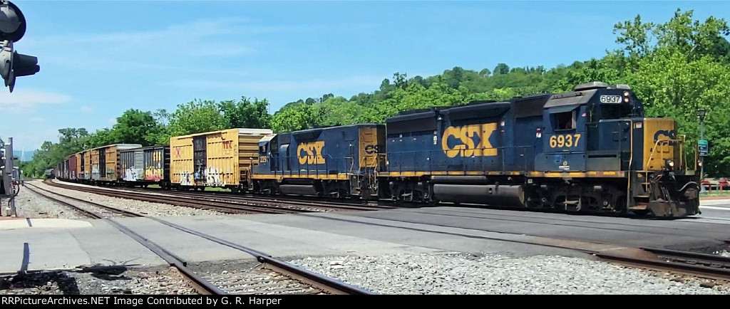 CSX 6937 and 2291 on local L20614 return to home base, Sandy Hook Yard